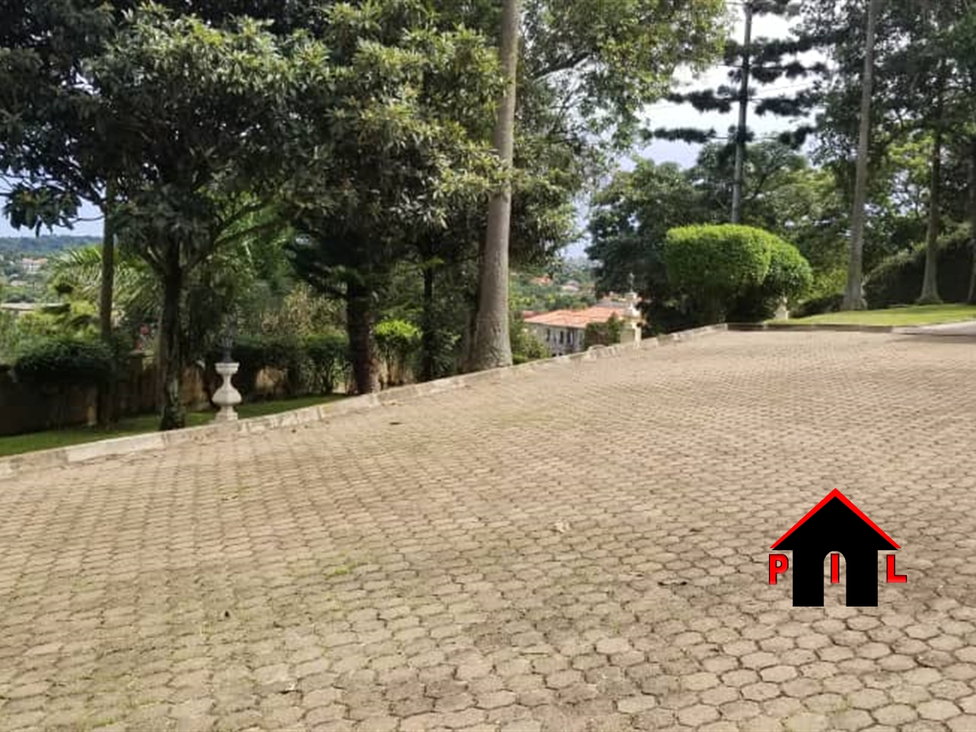 Mansion for sale in Munyonyo Kampala