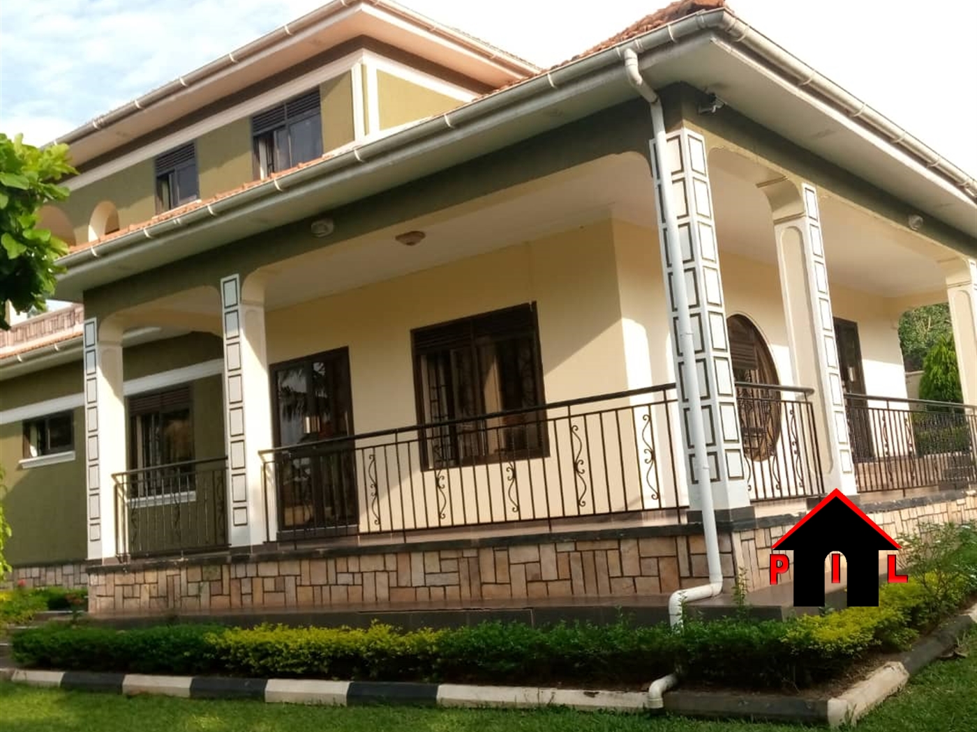 Storeyed house for sale in Bwebajja Wakiso