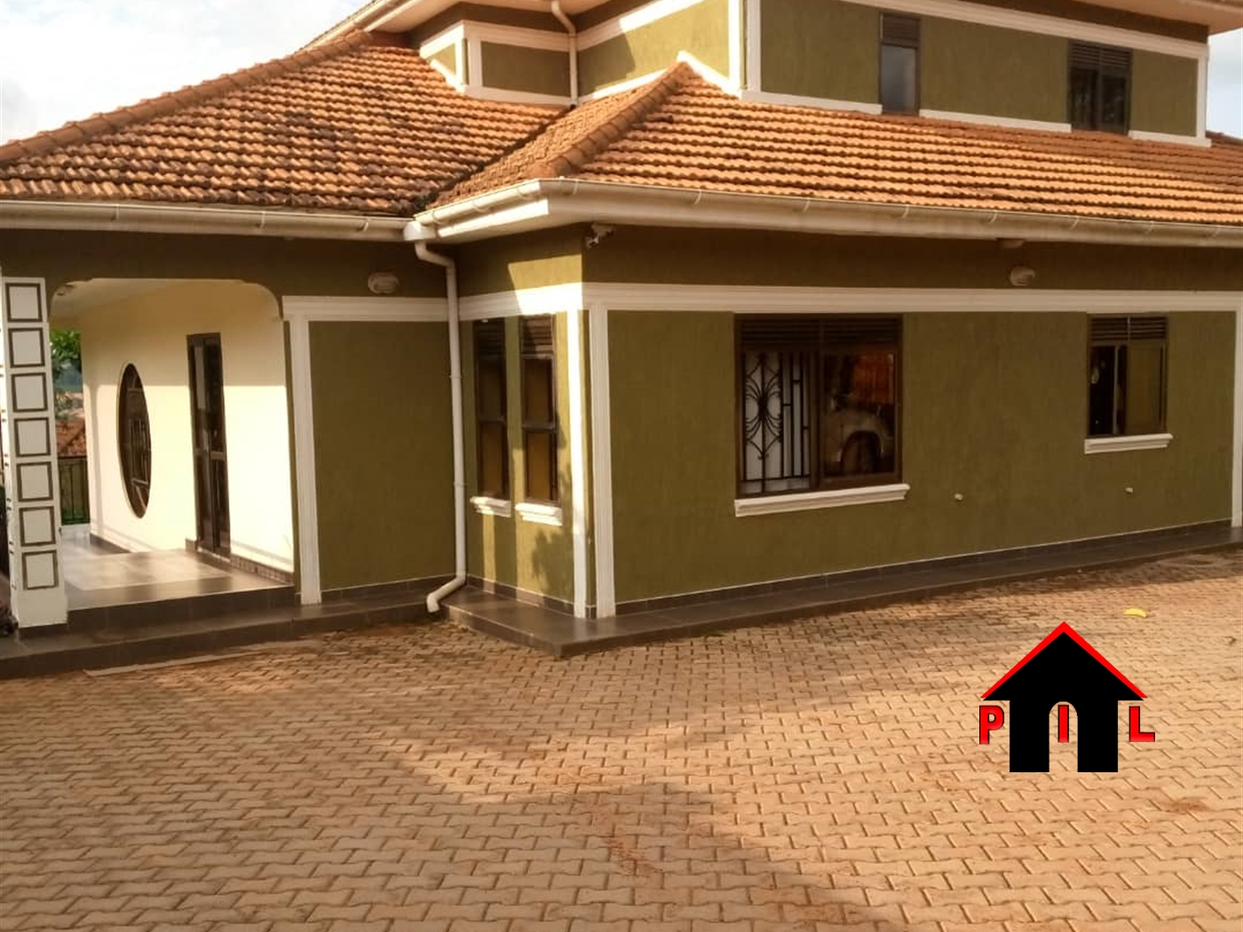 Storeyed house for sale in Bwebajja Wakiso