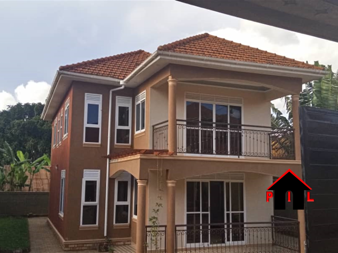 Storeyed house for sale in Kyaliwajjala Wakiso