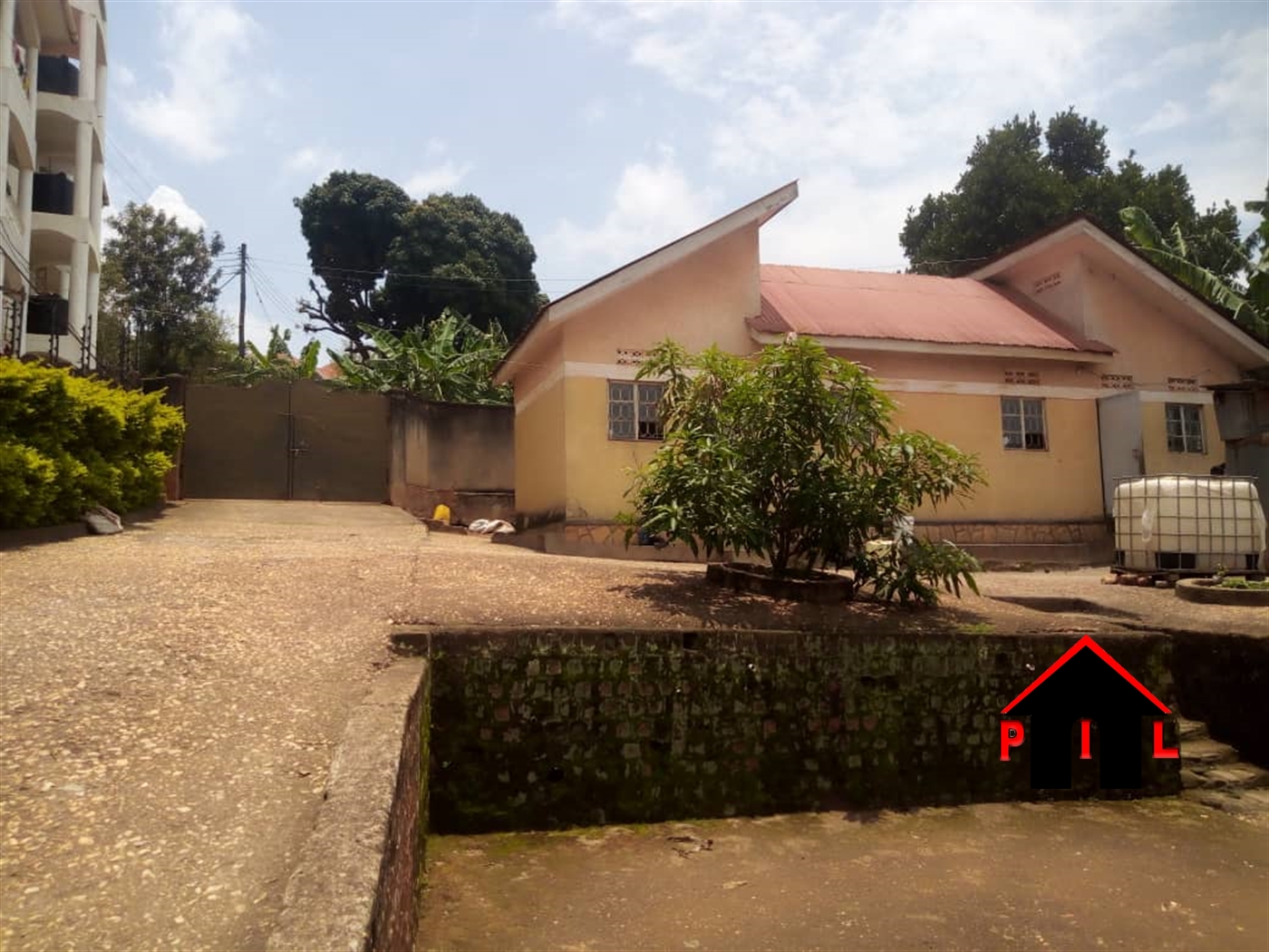 Bungalow for sale in Kigoowa Kampala