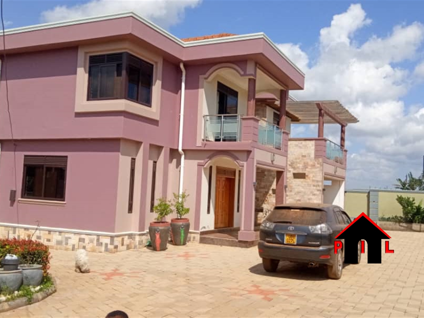 Mansion for sale in Kira Wakiso