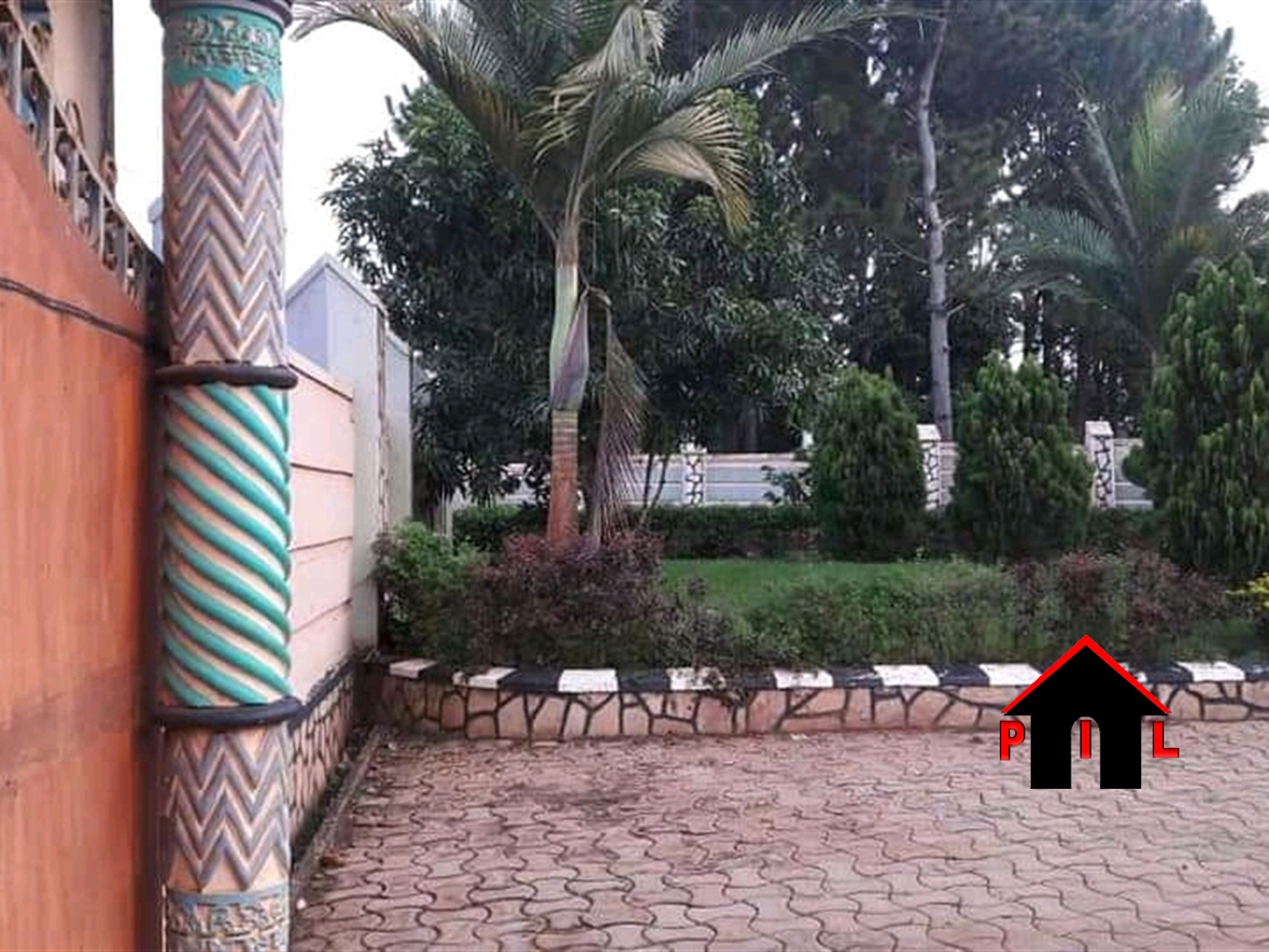 Storeyed house for sale in Kitende Wakiso