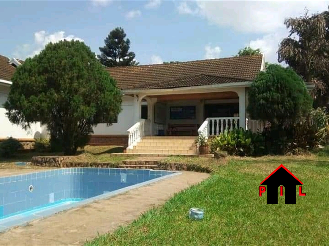 Bungalow for sale in Bugoloobi Kampala