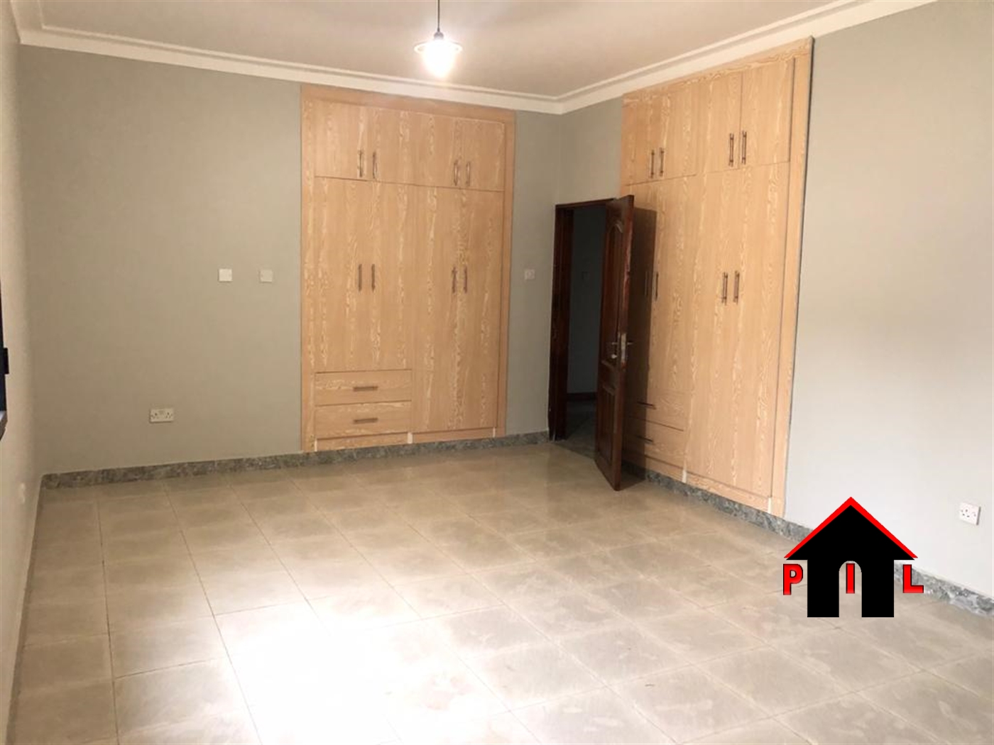 Bungalow for rent in Bugoloobi Kampala