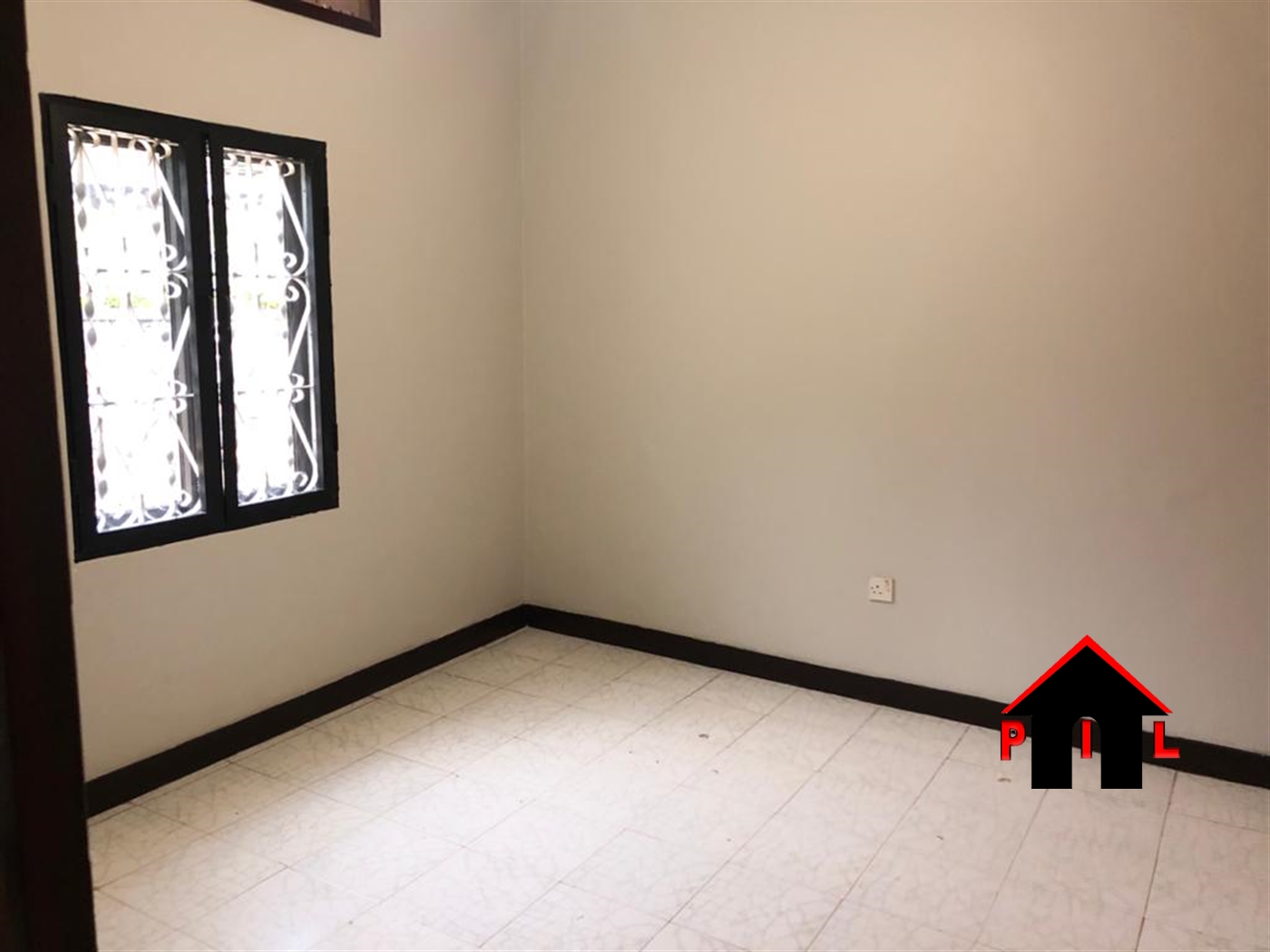 Bungalow for rent in Bugoloobi Kampala