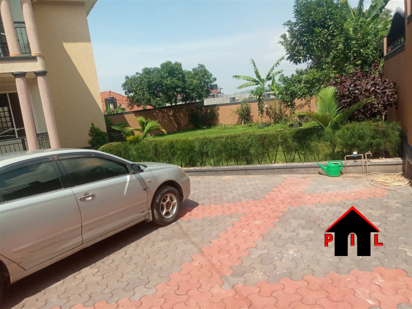 Storeyed house for sale in Munyonyo Kampala