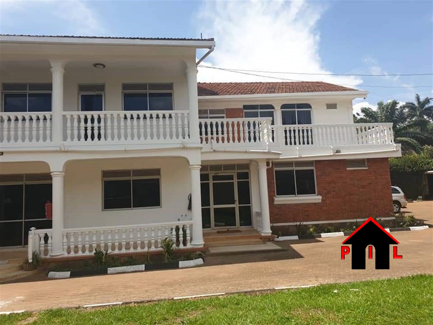 Mansion for sale in Bugoloobi Kampala