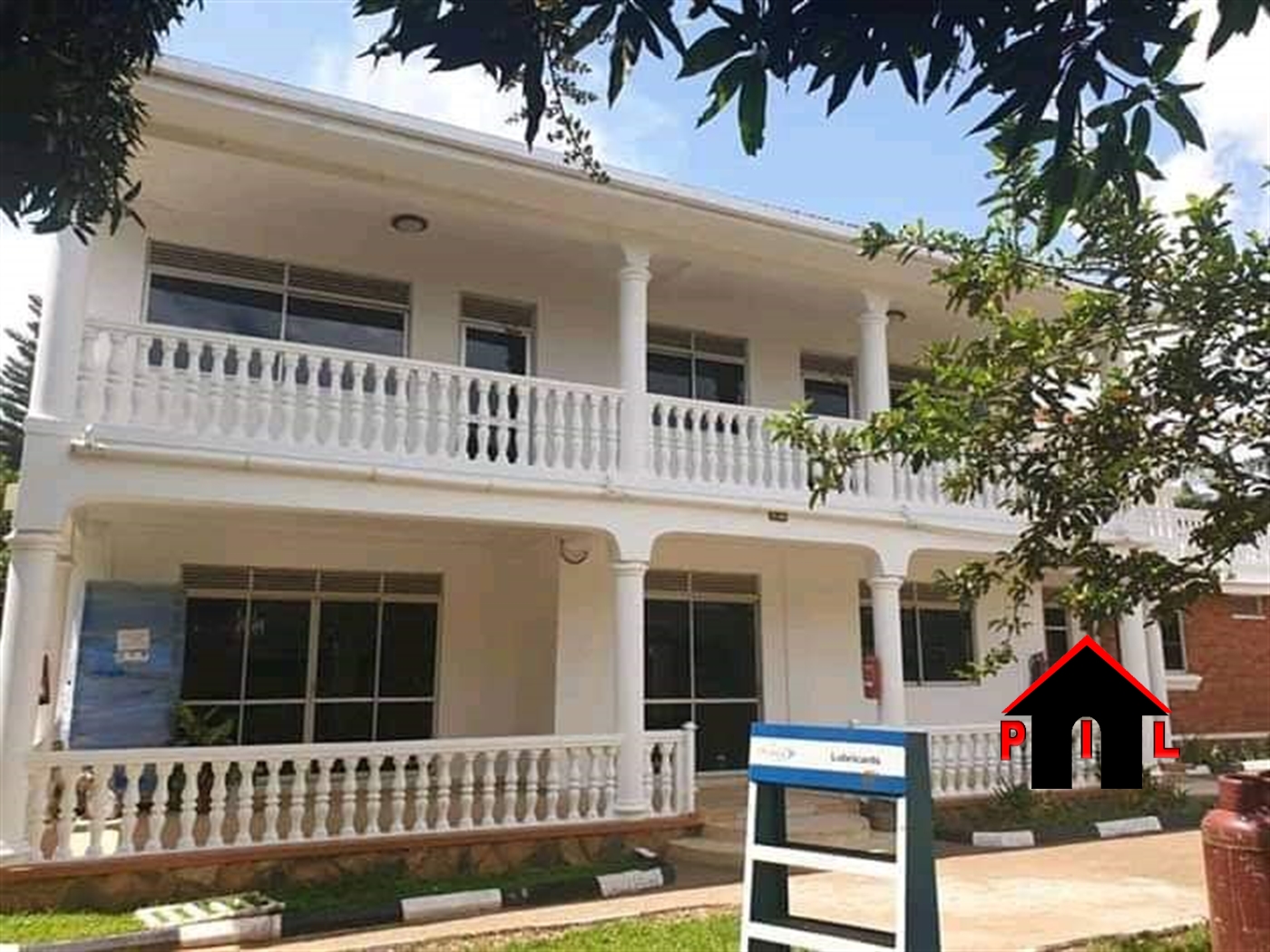 Mansion for sale in Bugoloobi Kampala