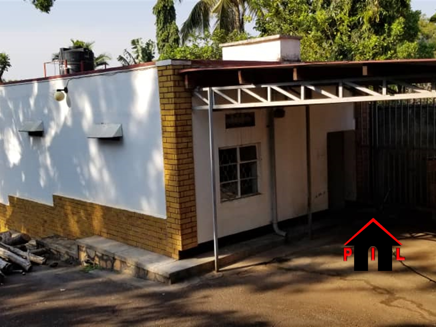 Bungalow for sale in Bugoloobi Kampala