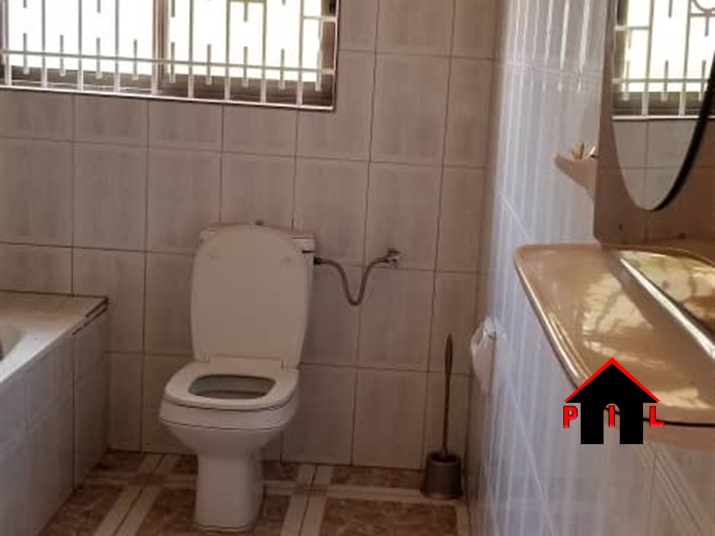 Bungalow for sale in Bugoloobi Kampala