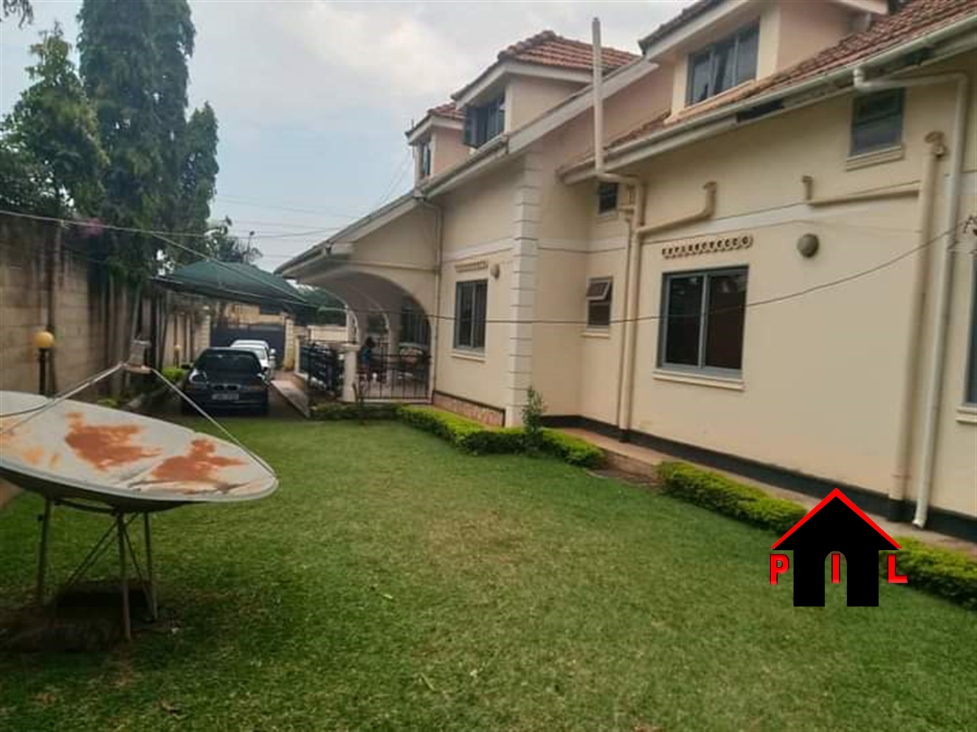 Storeyed house for sale in Munyonyo Kampala