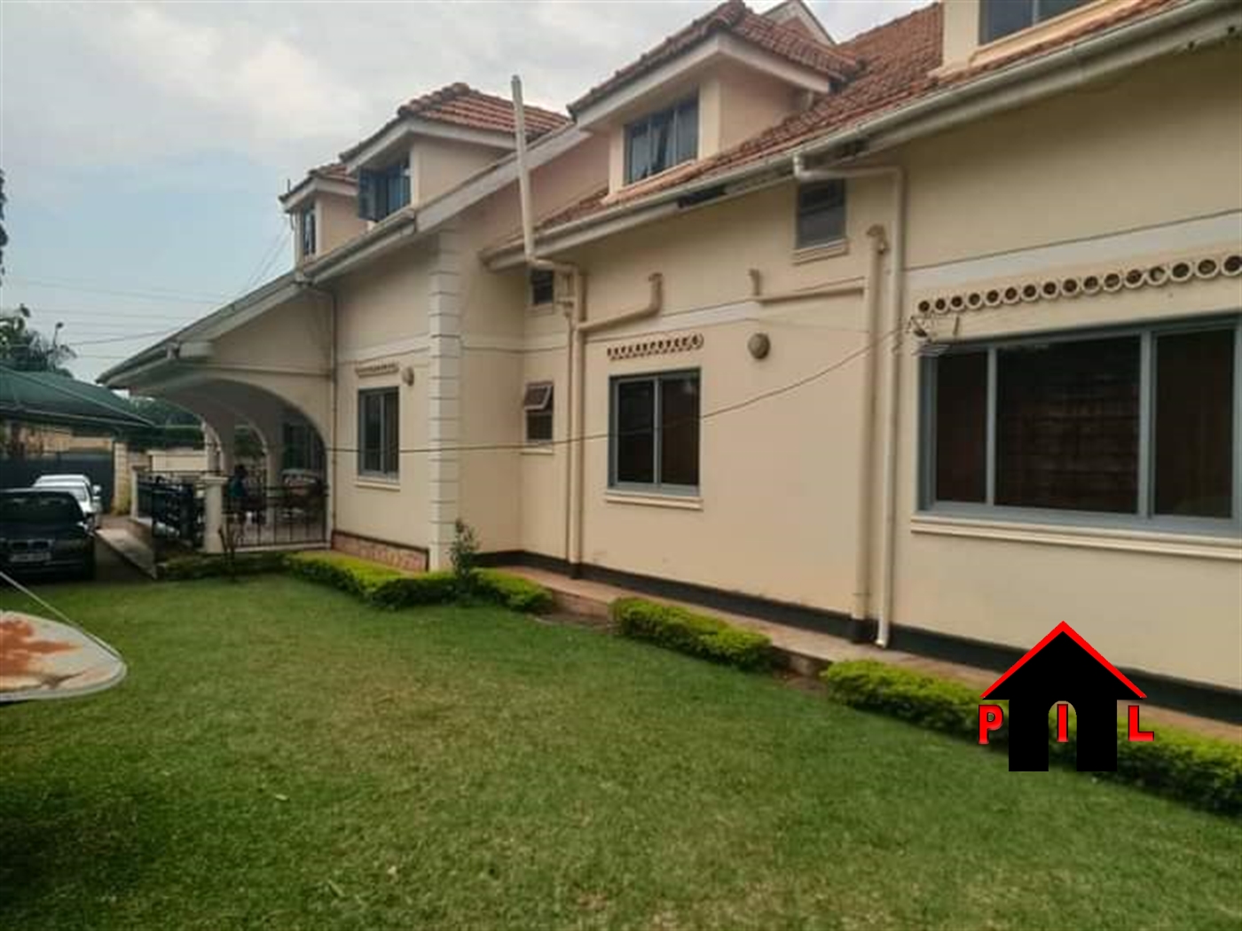 Storeyed house for sale in Munyonyo Kampala