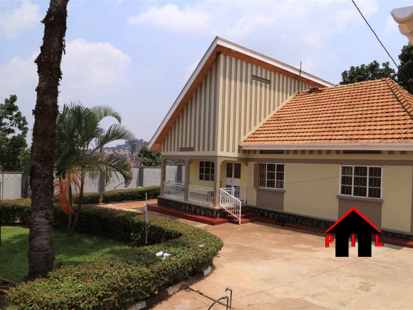 Bungalow for sale in Makindye Kampala