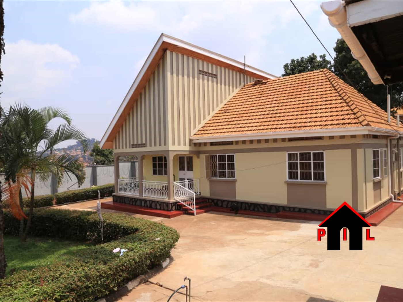 Bungalow for sale in Makindye Kampala