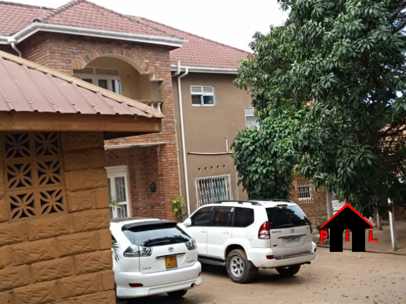 Storeyed house for sale in Munyonyo Kampala