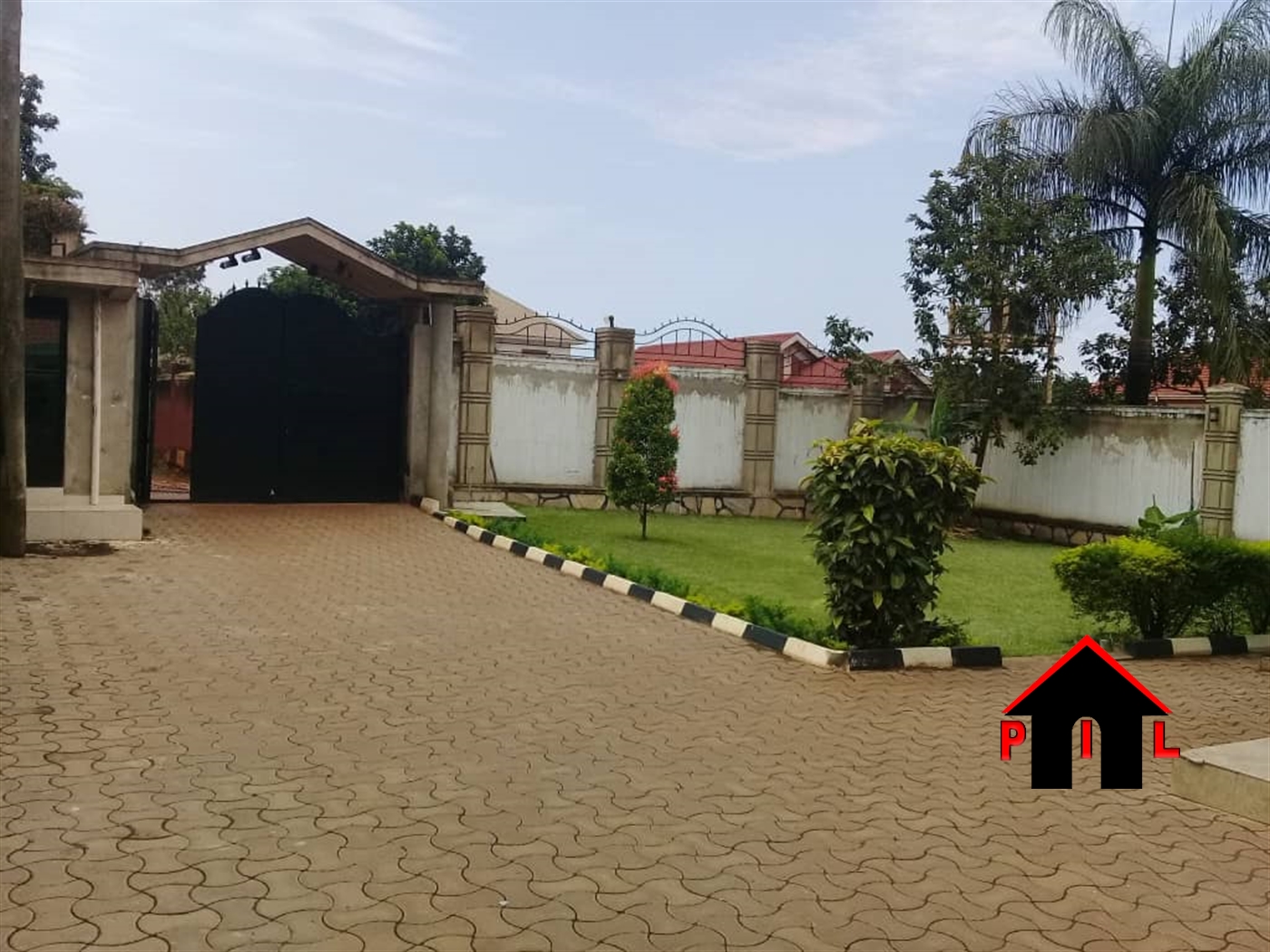 Storeyed house for sale in Kitende Wakiso