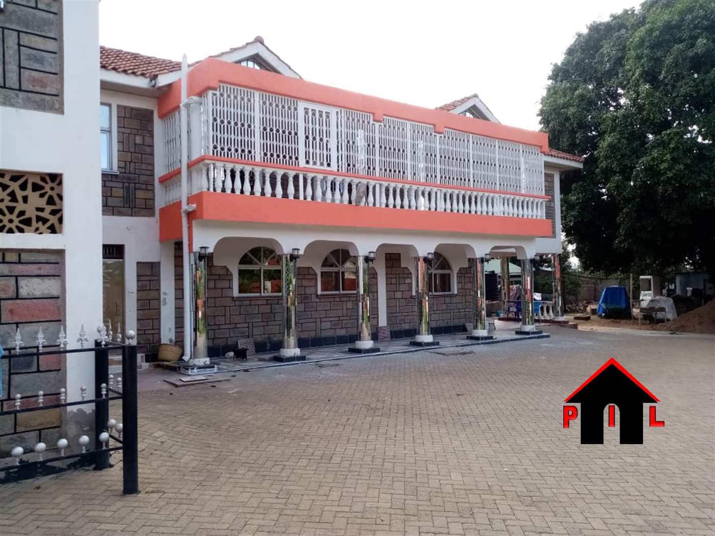 Commercial block for sale in Kisimu International