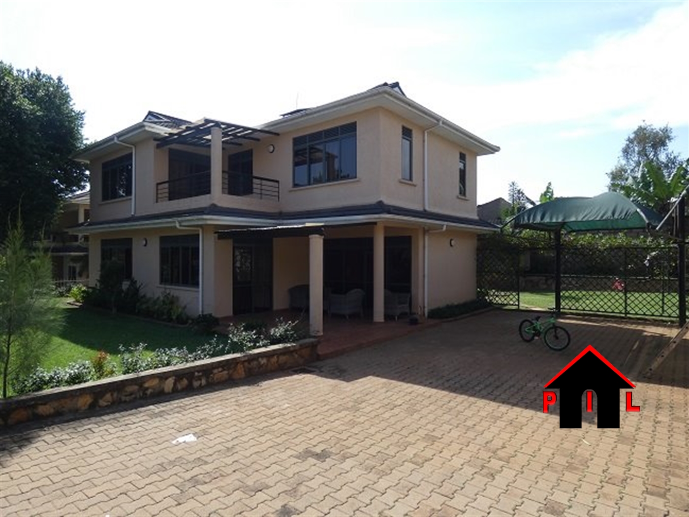 Storeyed house for sale in Munyonyo Kampala