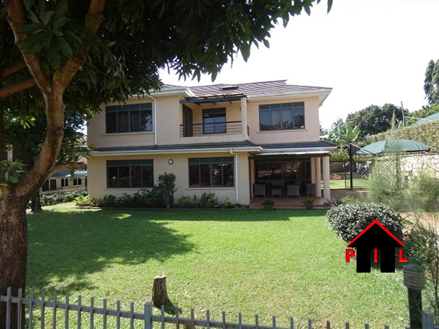 Storeyed house for sale in Munyonyo Kampala