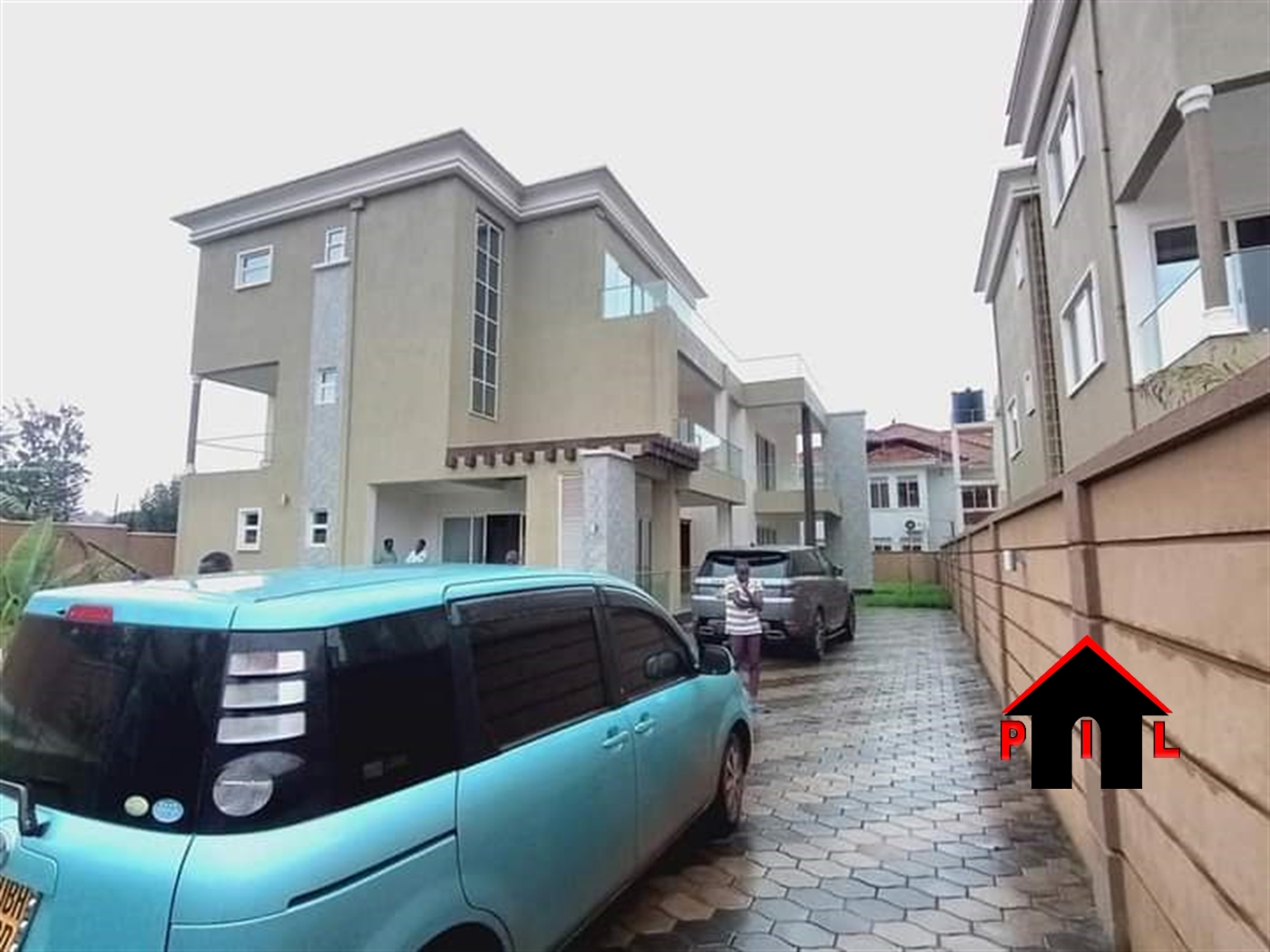 Storeyed house for sale in Munyonyo Kampala