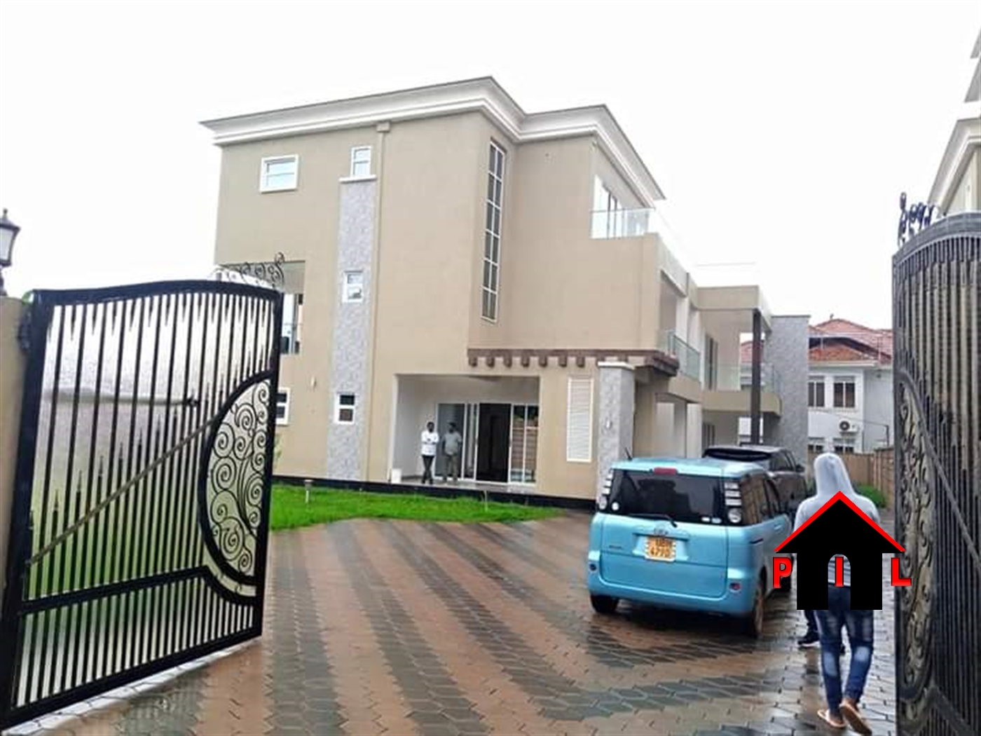 Storeyed house for sale in Munyonyo Kampala