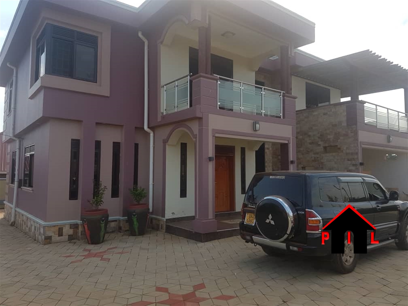 Storeyed house for sale in Kitukutwe Wakiso