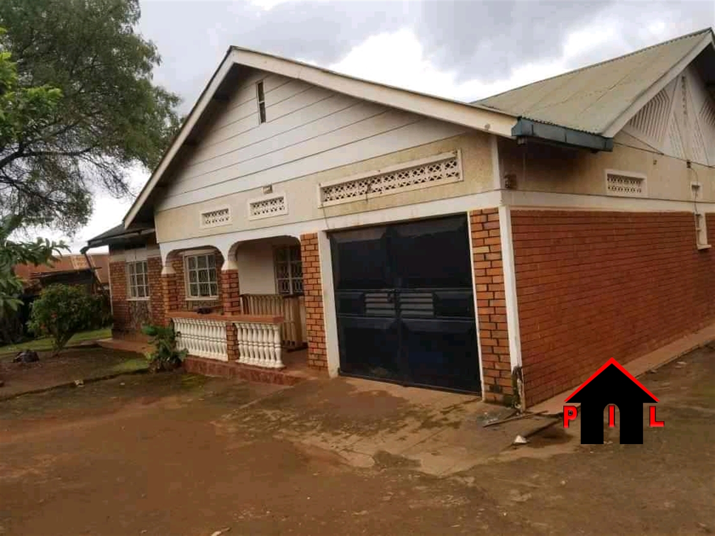 Bungalow for rent in Mutungo Kampala