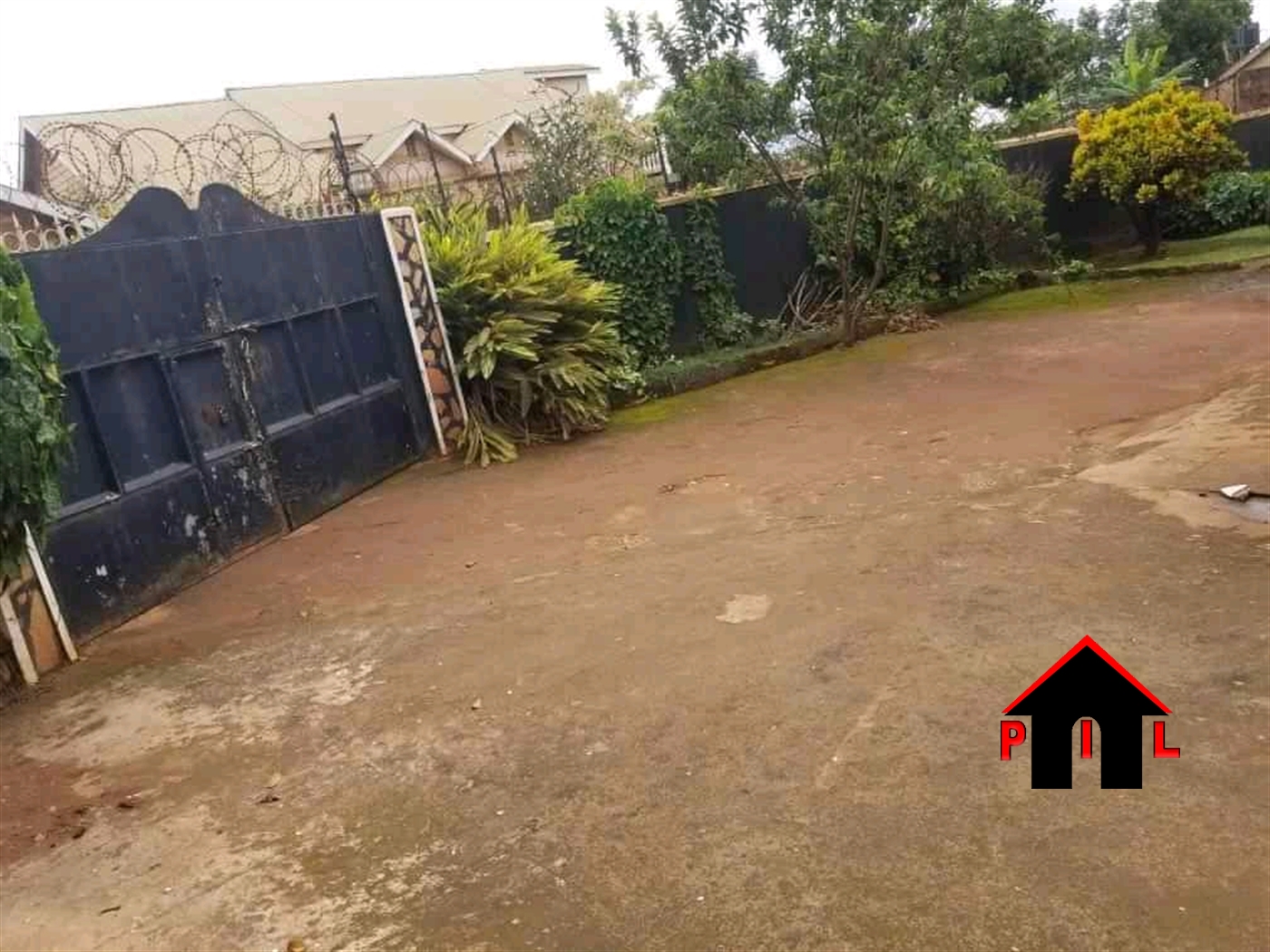 Bungalow for rent in Mutungo Kampala