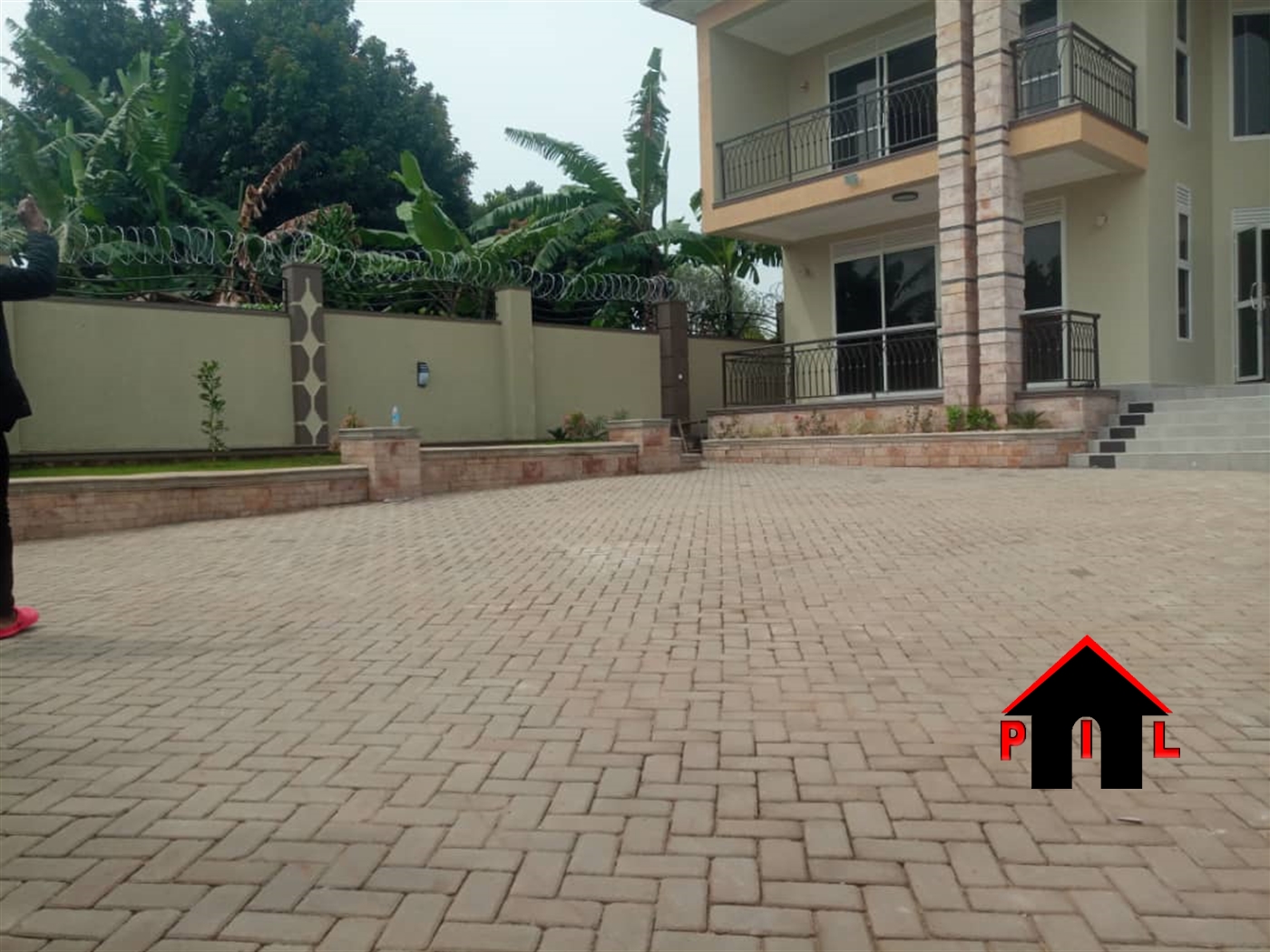 Storeyed house for sale in Munyonyo Kampala