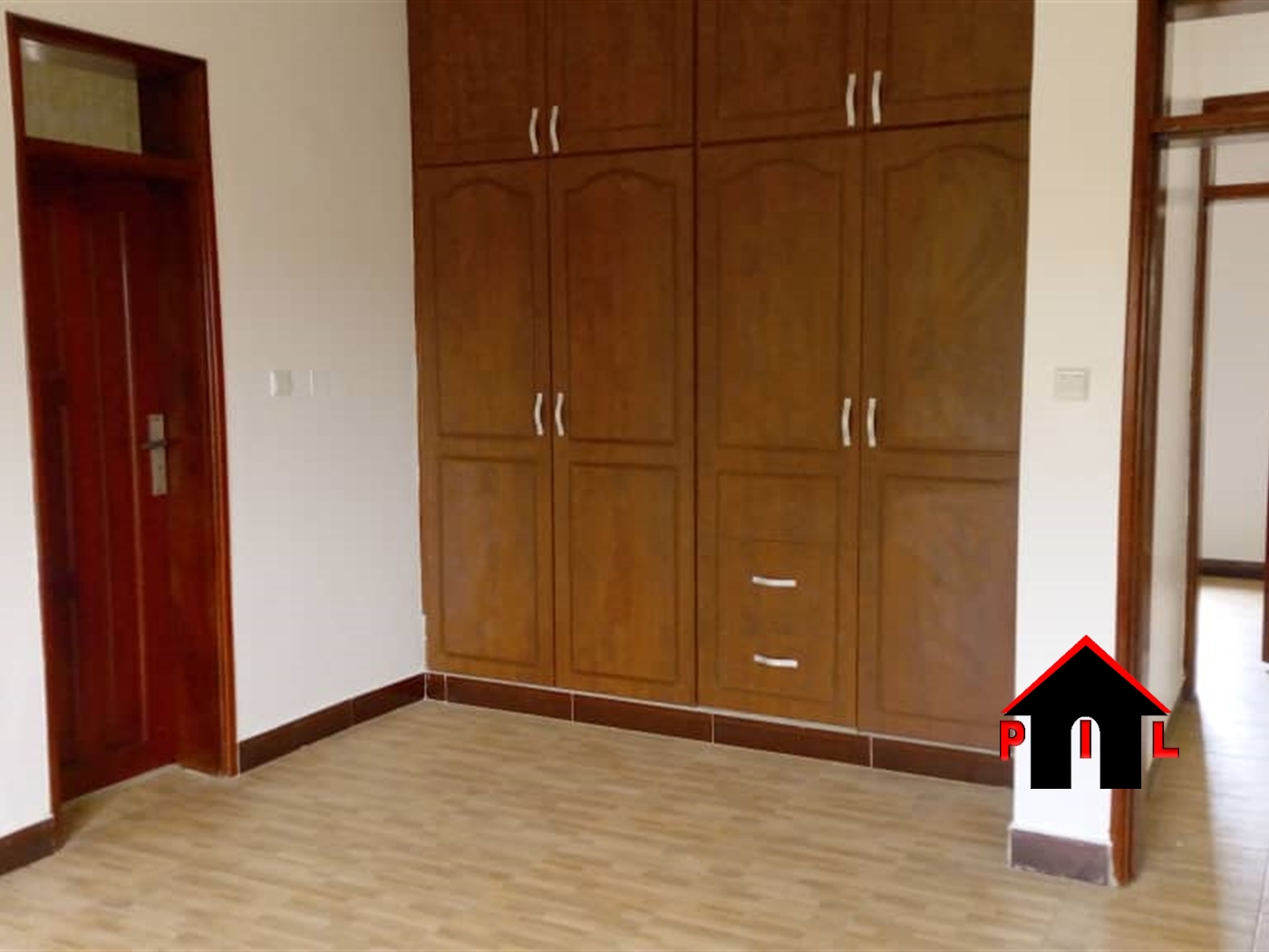 Storeyed house for rent in Bwebajja Wakiso