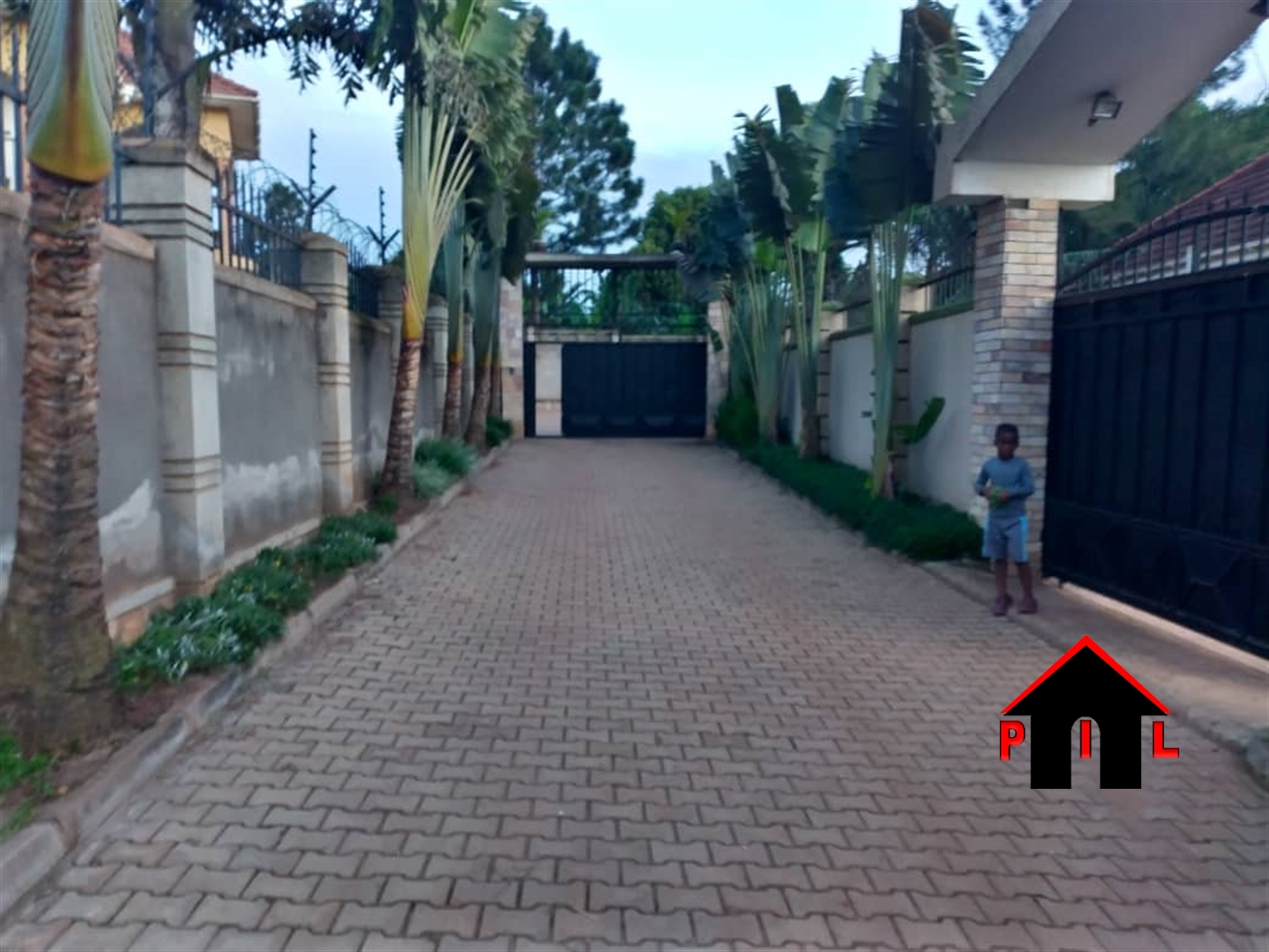 Storeyed house for sale in Sonde Wakiso