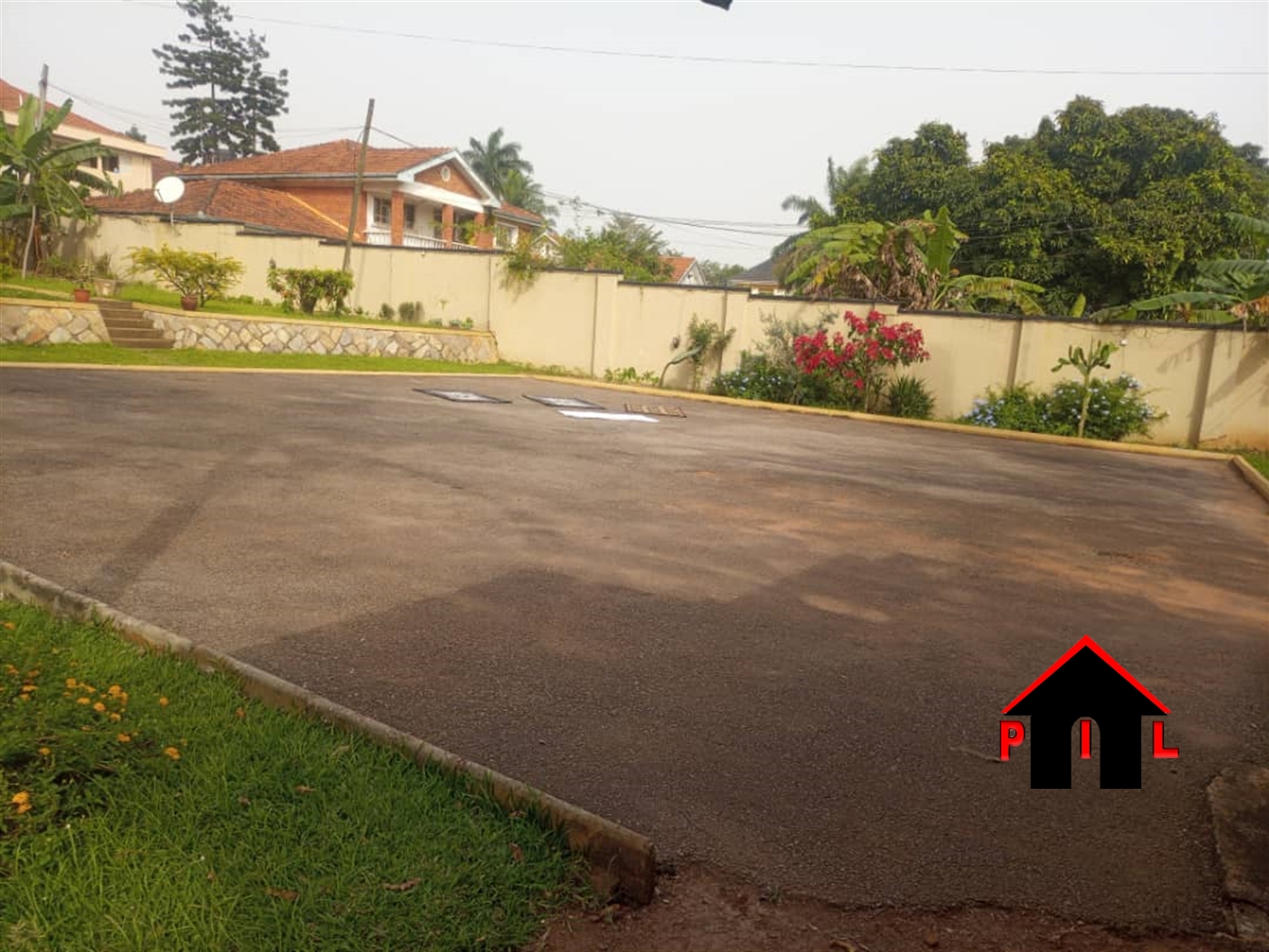 Storeyed house for sale in Bugoloobi Kampala