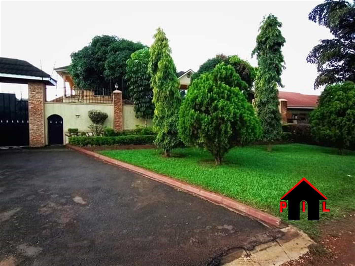 Storeyed house for sale in Kyaliwajjala Wakiso