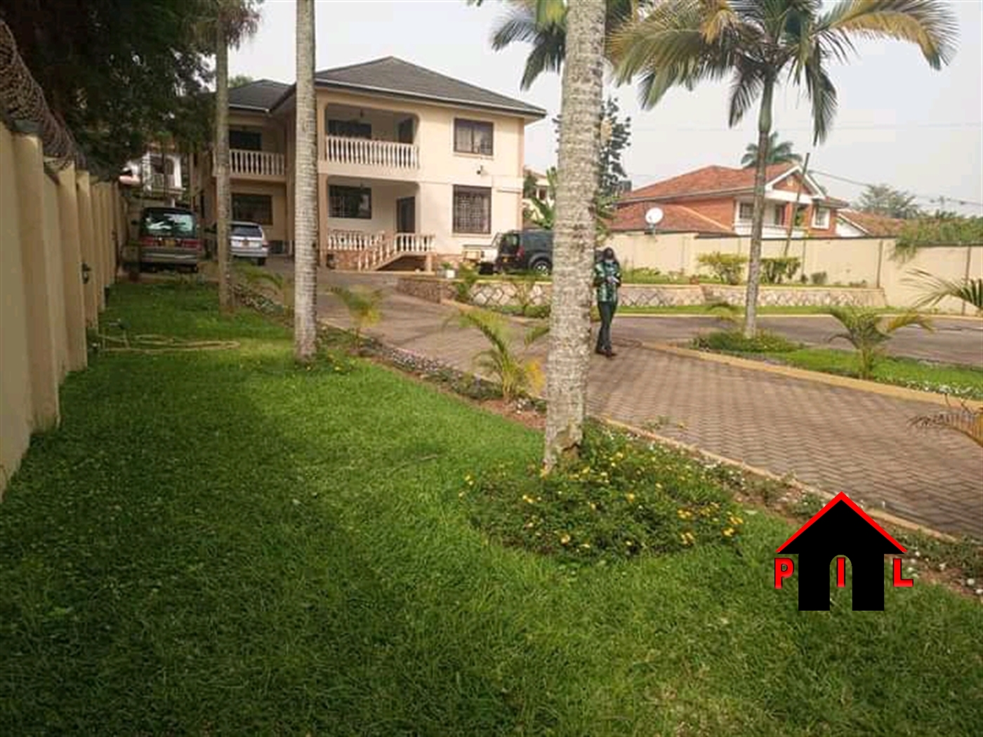 Storeyed house for sale in Bugoloobi Kampala