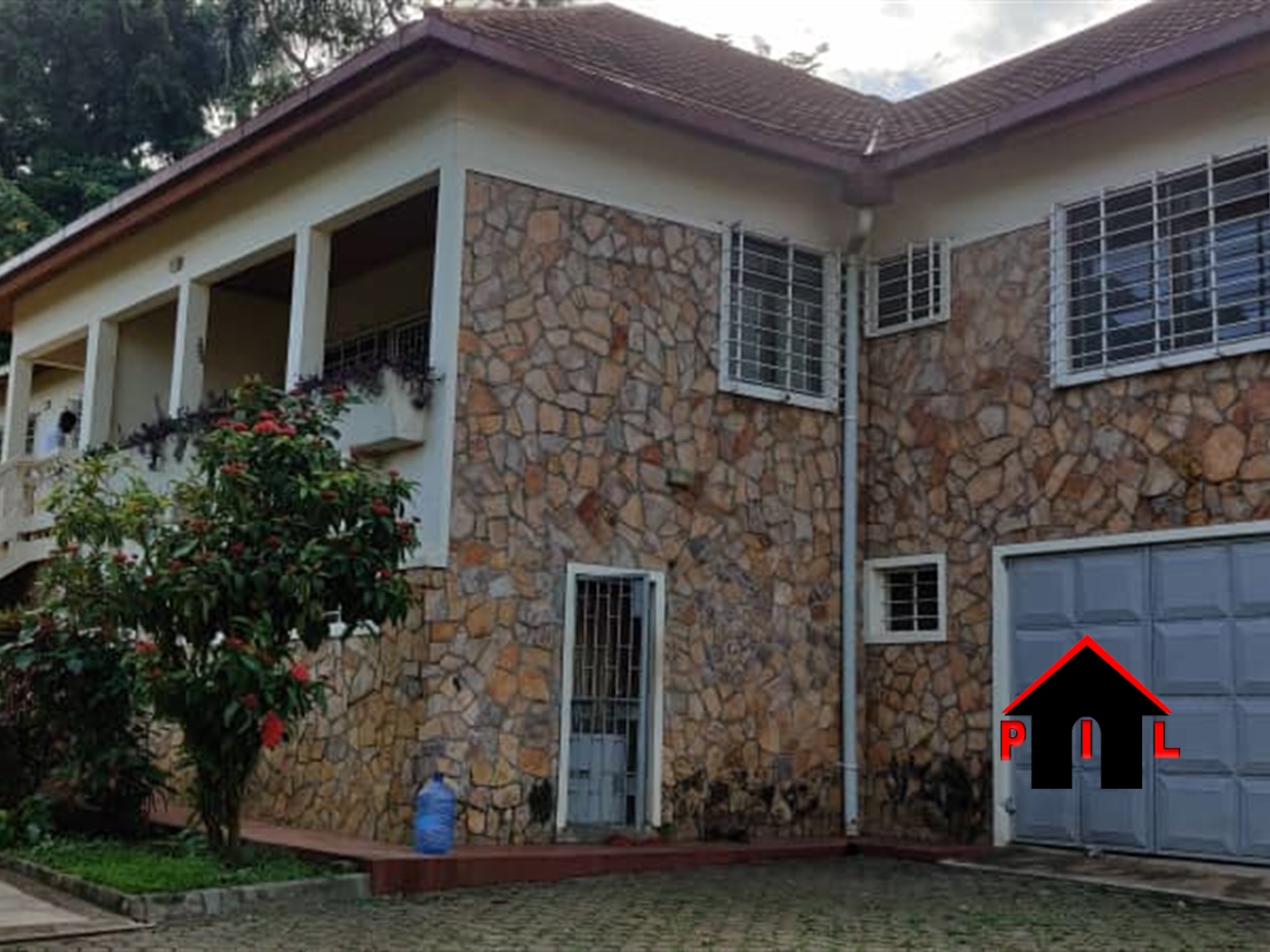 Storeyed house for sale in Munyonyo Kampala