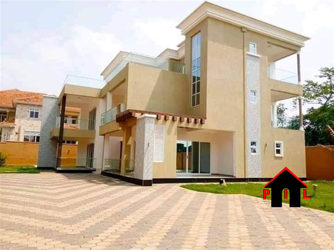 Storeyed house for sale in Munyonyo Kampala