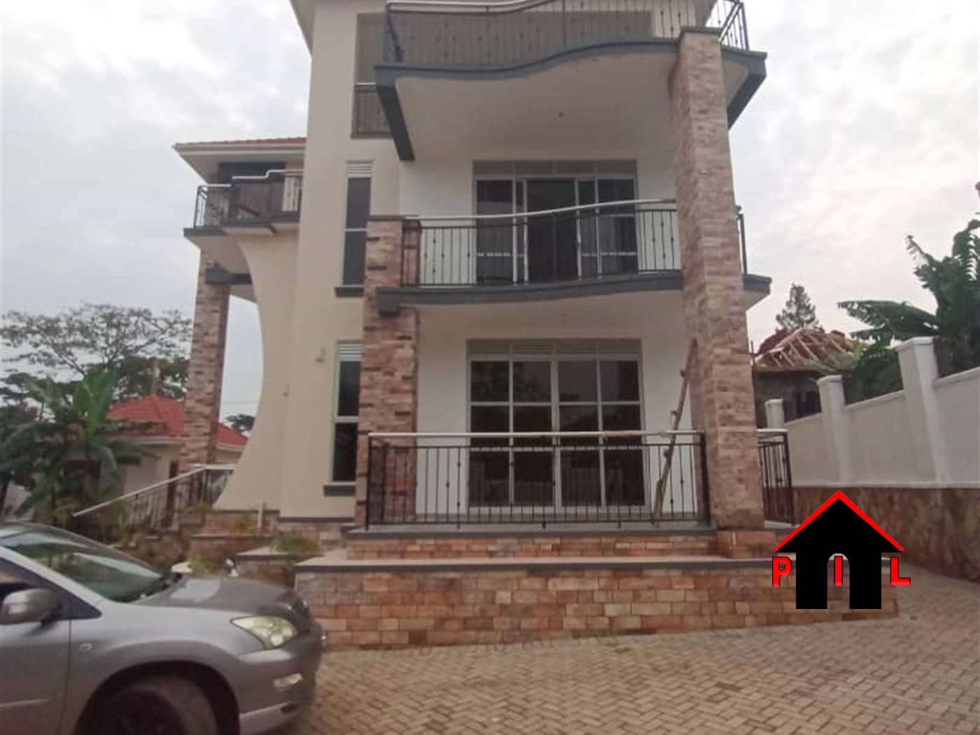 Storeyed house for sale in Munyonyo Kampala