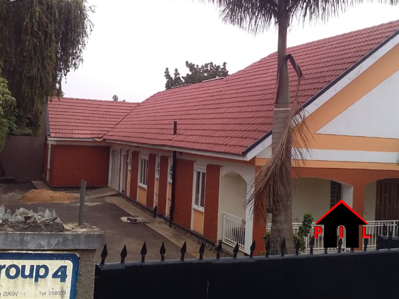 Bungalow for sale in Bugoloobi Kampala