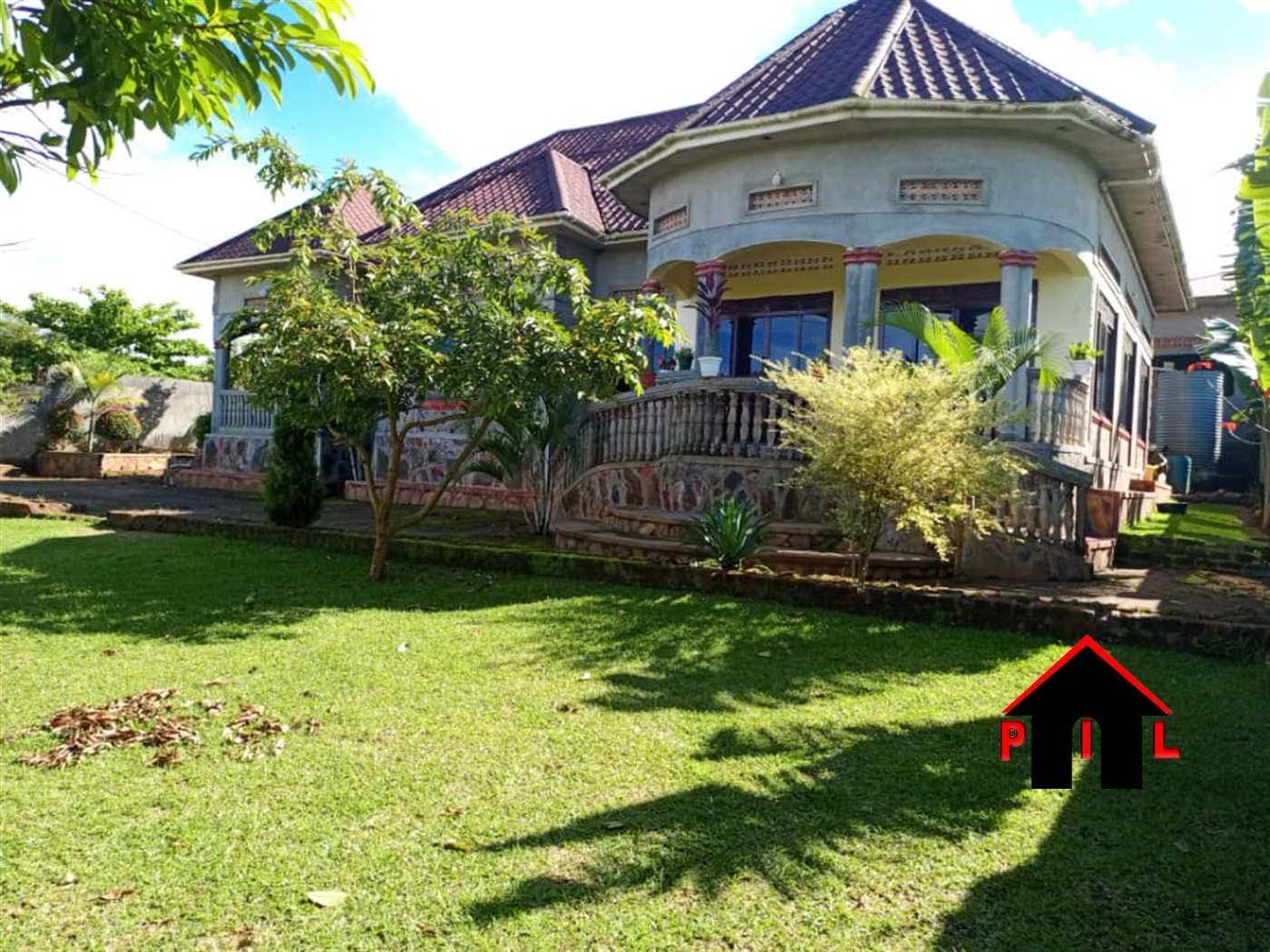 Mansion for sale in Bujuuko Mityana