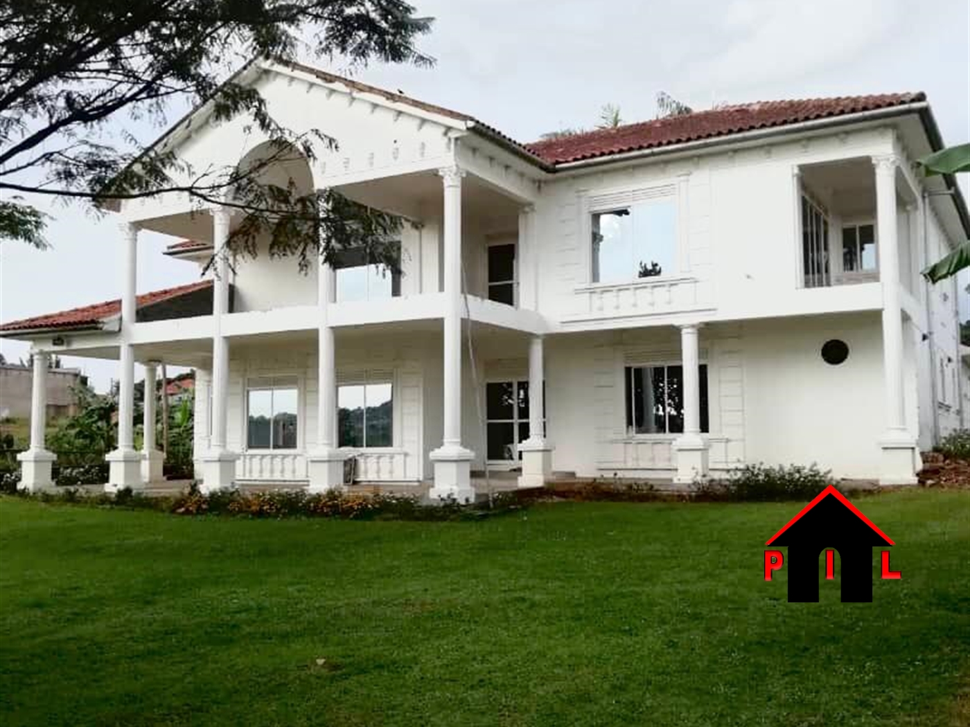 Mansion for sale in Jomayi Wakiso