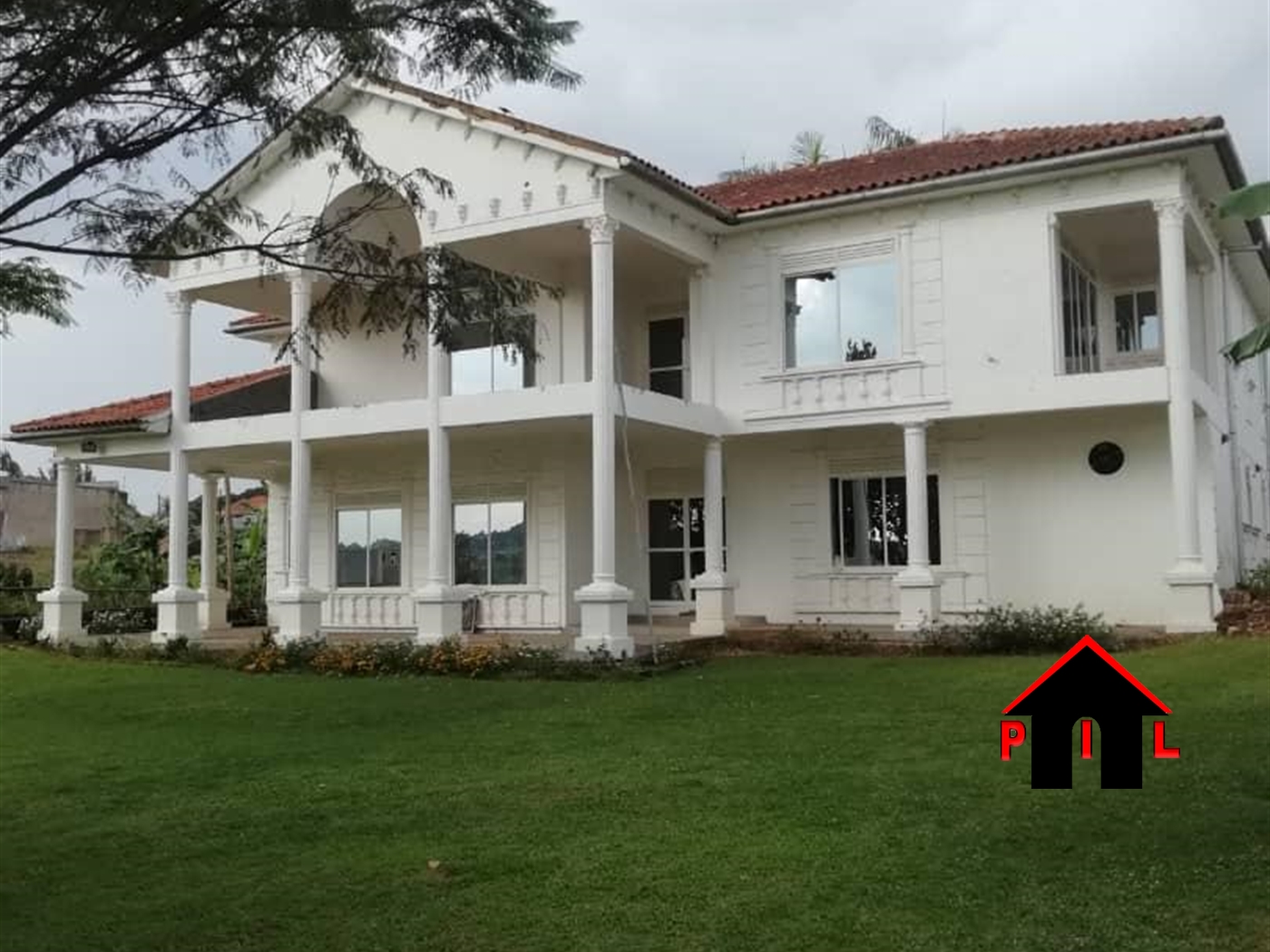 Mansion for sale in Jomayi Wakiso