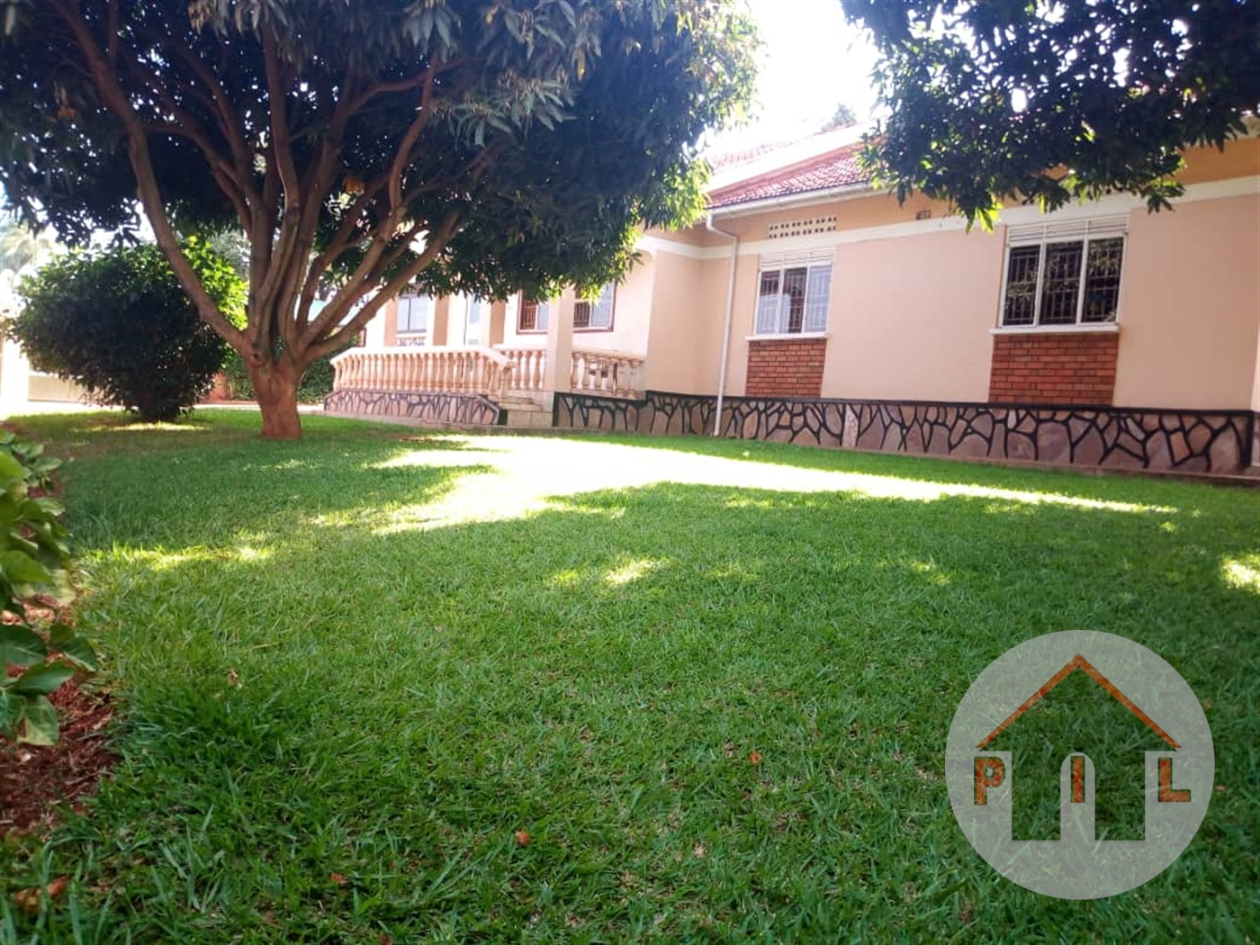 Bungalow for sale in Mutungo Kampala