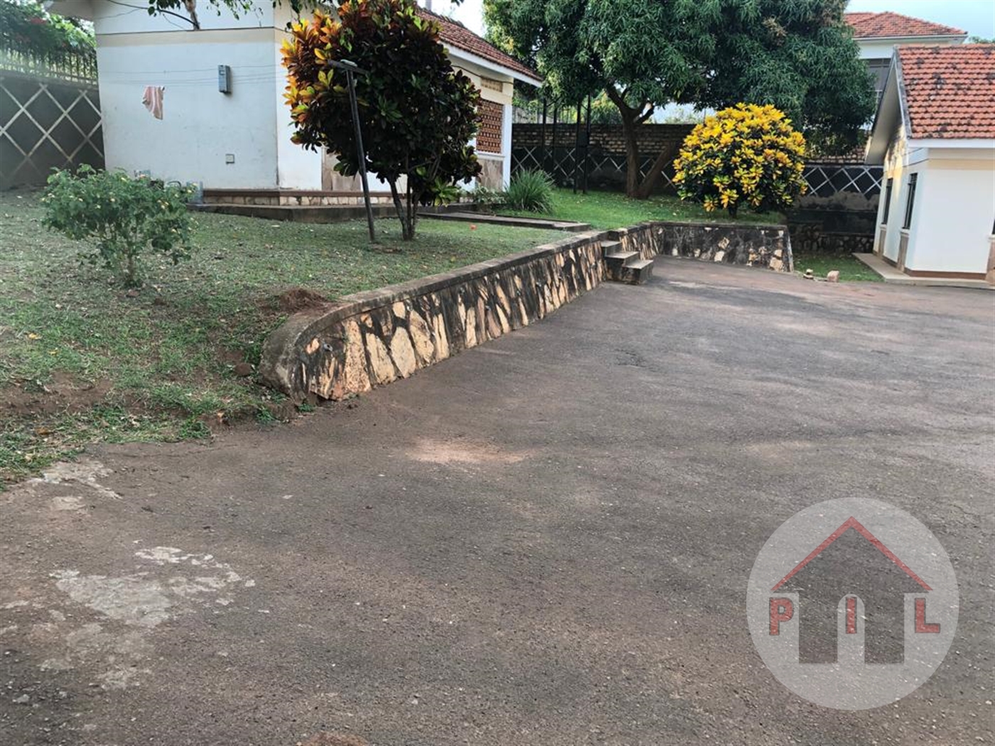 Bungalow for sale in Bugoloobi Kampala