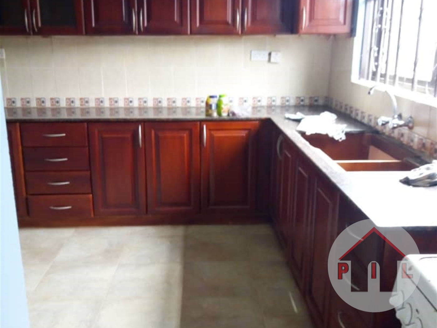 Bungalow for sale in Bugoloobi Kampala