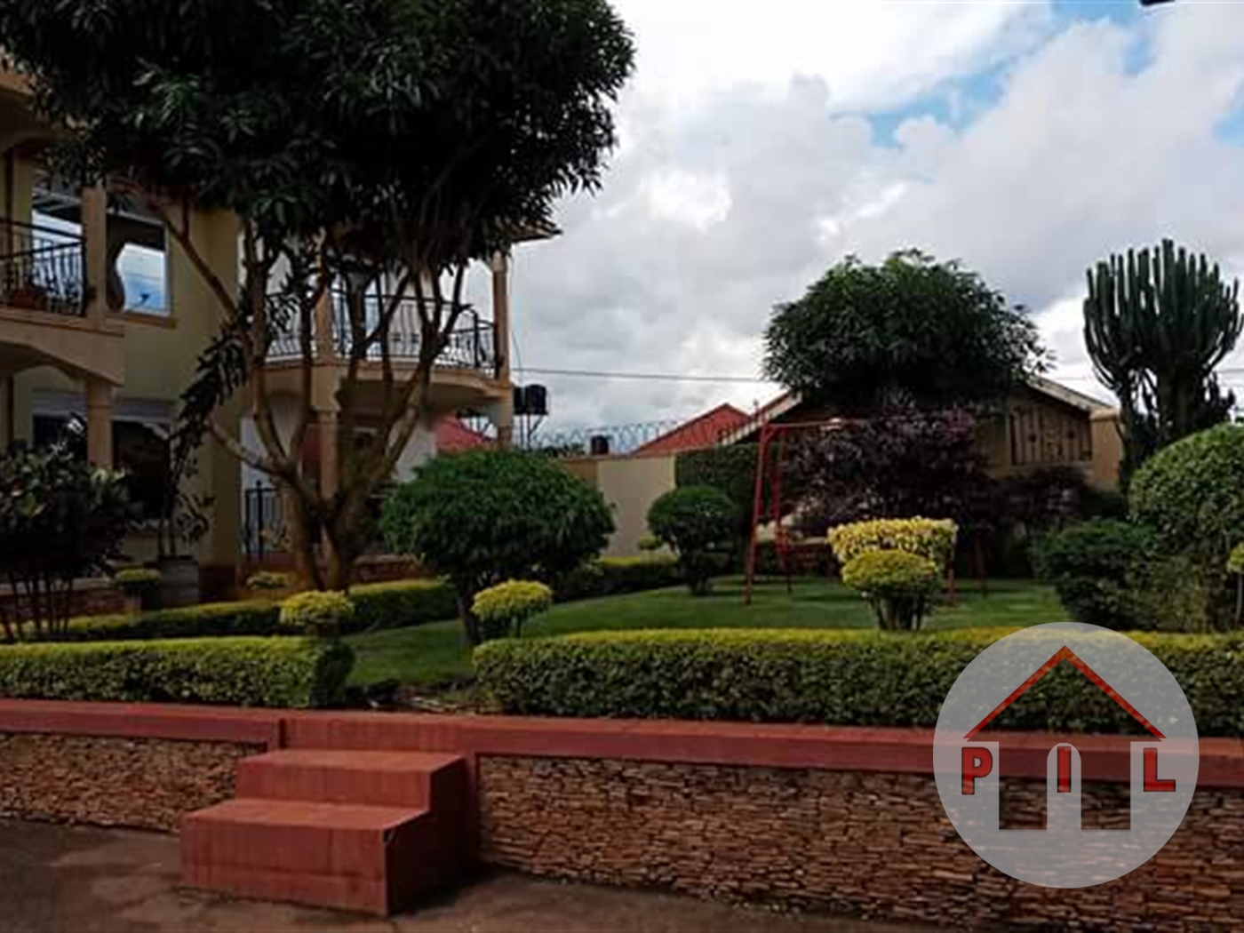 Mansion for sale in Kyaliwajjala Wakiso