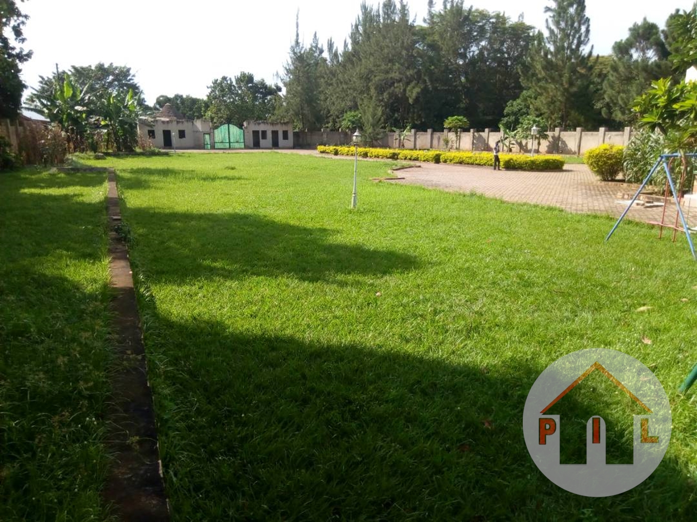 Mansion for sale in Lweza Wakiso