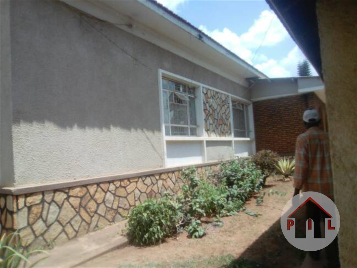 Semi Detached for rent in Wandegeya Kampala