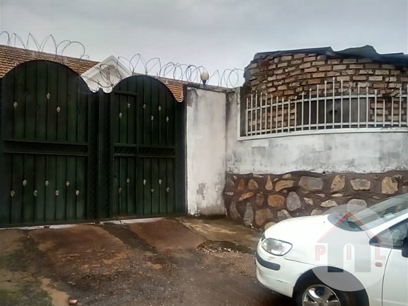 Bungalow for sale in Soweto Masaka