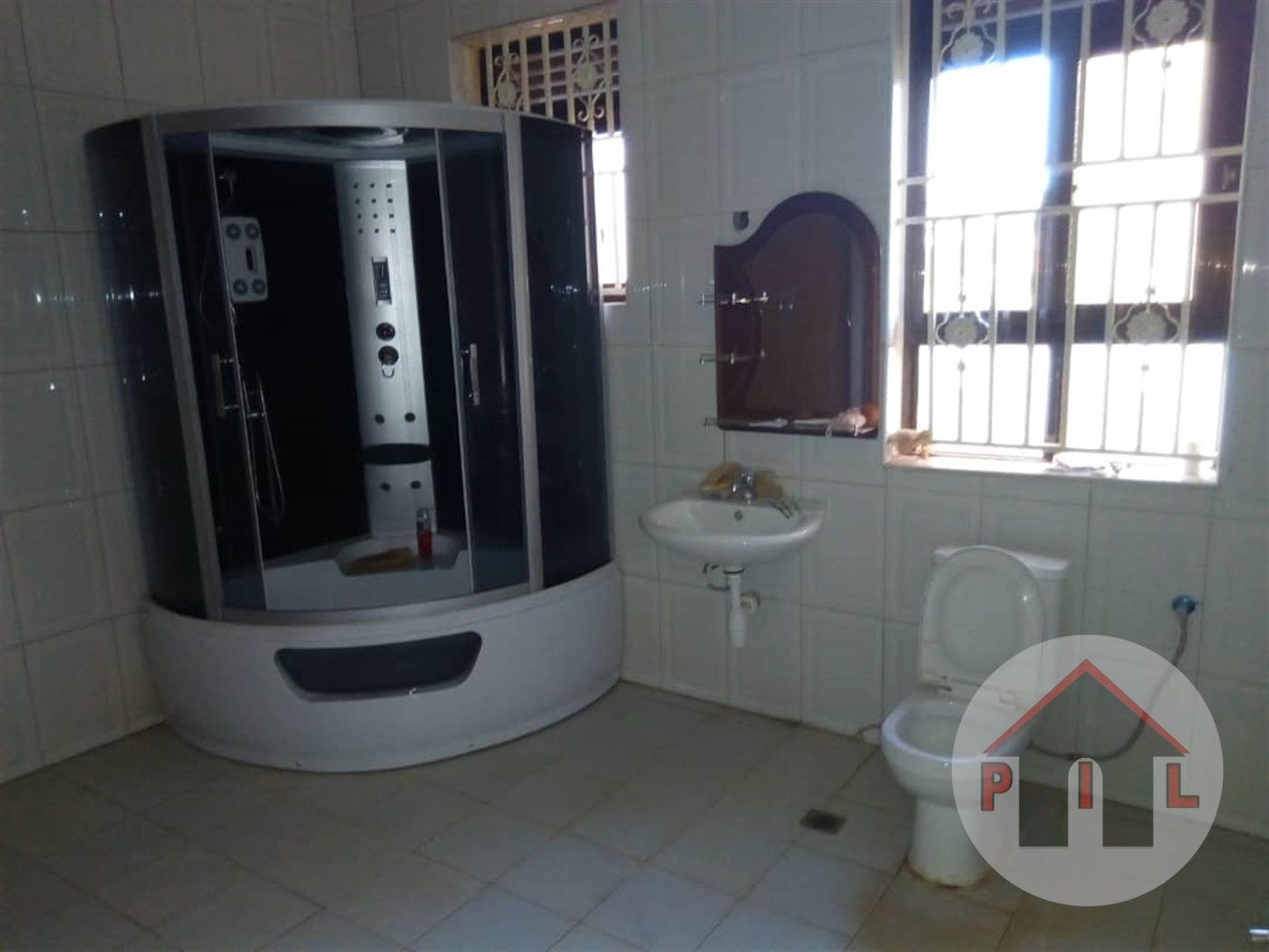 Bungalow for sale in Soweto Masaka